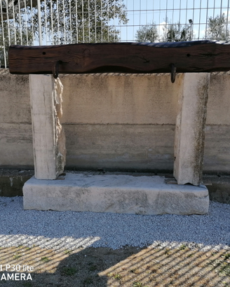 Antico Rivestimento in Pietra per Camino