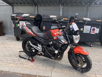Suzuki gsr 600