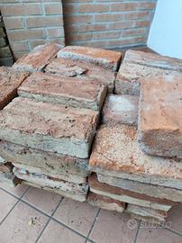 mattoni pieni antichi vecchi  ripuliti 