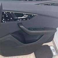 Audi Q8 interno completo