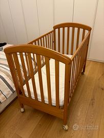 Lettino bambino neonato in legno colore naturale