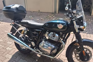 Royal Enfieldi Interceptor 650 Calì Green