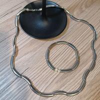 Parure collana e bracciale di metallo
