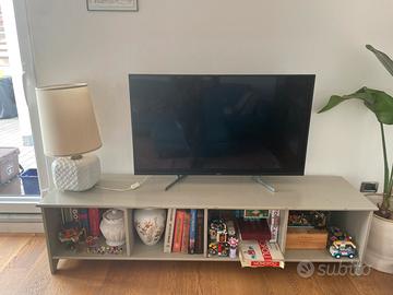 Mobile tv in legno massello.