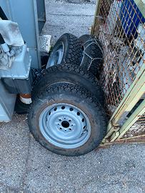 GOMME CHIODATE