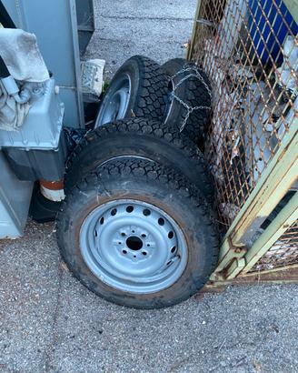 GOMME CHIODATE