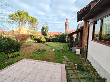 Casa indipendente con giardino