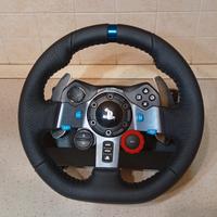 Volante e pedali Logitech per PlayStation 