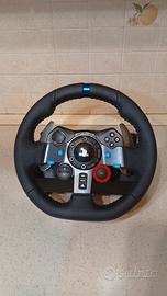 Volante e pedali Logitech per PlayStation 