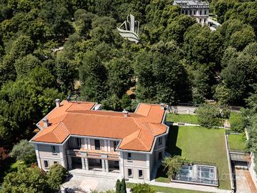 Villa di lusso con piscina interna e spa a Chiari