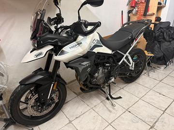 Triumph tiger 900