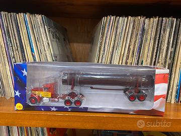 Modellino camion americano peterbilt 281 1/43