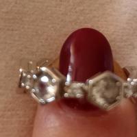 anello colore argento con brillantini 