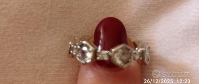 anello colore argento con brillantini 