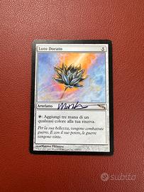 Logo dorato Magic the Gathering firmata