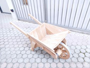 carriola in legno