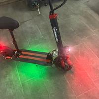 Monopattino elettrico Sunnigoo con sella