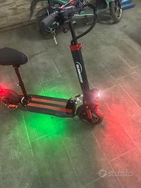 Monopattino elettrico Sunnigoo con sella