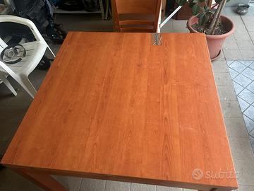Tavolo legno con sedie