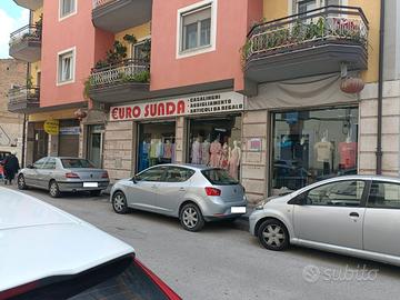 Centro città locale commerciale ristrutturato