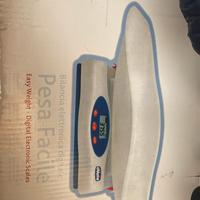 Bilancia pesa neonati