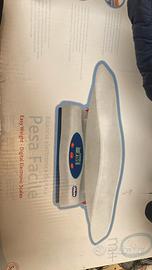 Bilancia pesa neonati