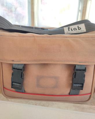 Borsa fotografica vintage vissuta.
