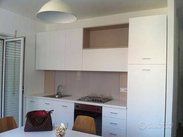 Luminoso appartamento arredato con posto