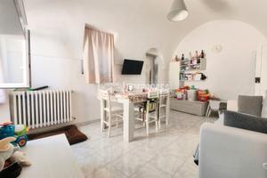 Soluzione indipendente angolare in centro. LOCATA!