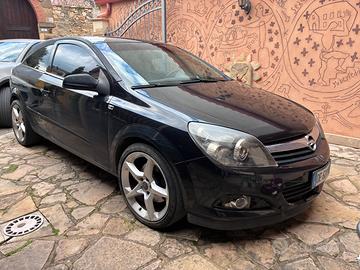 Astra 1.9 GtC 150 cv cosmo coupe