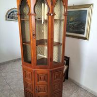 Angoliera vintage in legno.