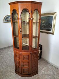 Angoliera vintage in legno.