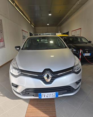 Renault Clio dCi 8V 75 CV 5 porte Moschino Zen