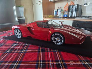 modellino Ferrari Enzo scala 1/10