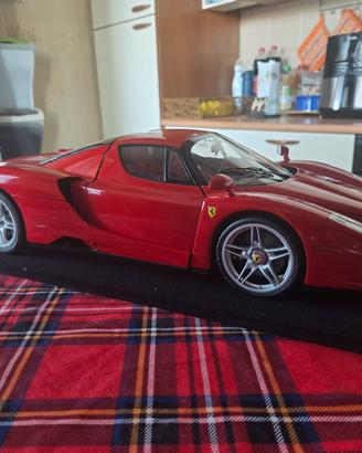 modellino Ferrari Enzo scala 1/10