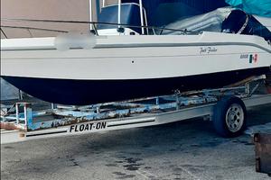 Scafo Ranieri pathfinder 5.50 con motore Mercury