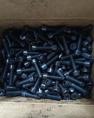 1400 bulloni M8 x 30 P 1.0 cilindrico esagono inc