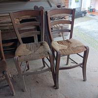 copia di sedie in legno