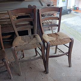 copia di sedie in legno
