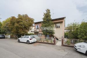 Luminoso Primo Piano in Bifamiliare con Quadrupla