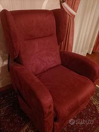 POLTRONA ORTOPEDICA MOTORIZZATA 400€ TRATTABILI