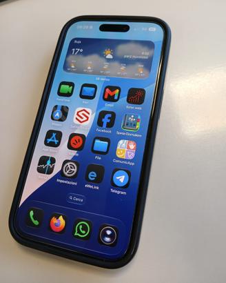 Iphone 15 pro con custodia e vetro protettivo
