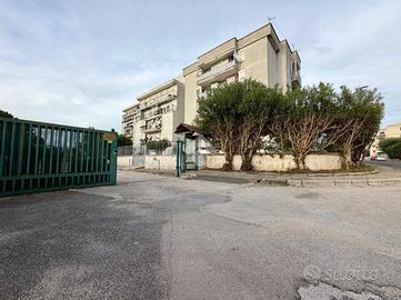 4 LOCALI A POZZUOLI