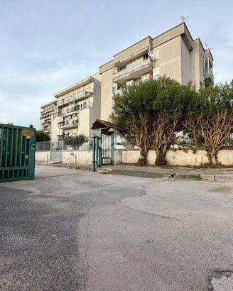 4 LOCALI A POZZUOLI