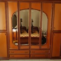 Camera da letto classica in legno massello