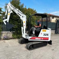 E152 Escavatore 25Q Bobcat 325