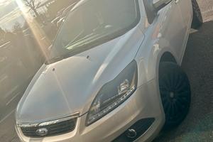 Ford focus 1.6 cc benzina gpl