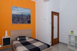 Stanza in appartamento di 104 m² a Bologna