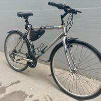 Bicicletta da trekking KELLYS ATHOS 28,uomo, usata