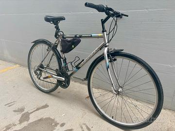 Bicicletta da trekking KELLYS ATHOS 28,uomo, usata